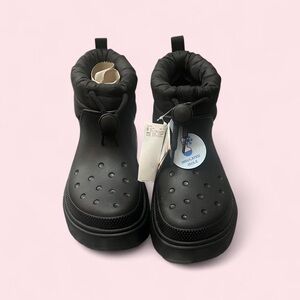 CROCS Black Sole with Insulated Design